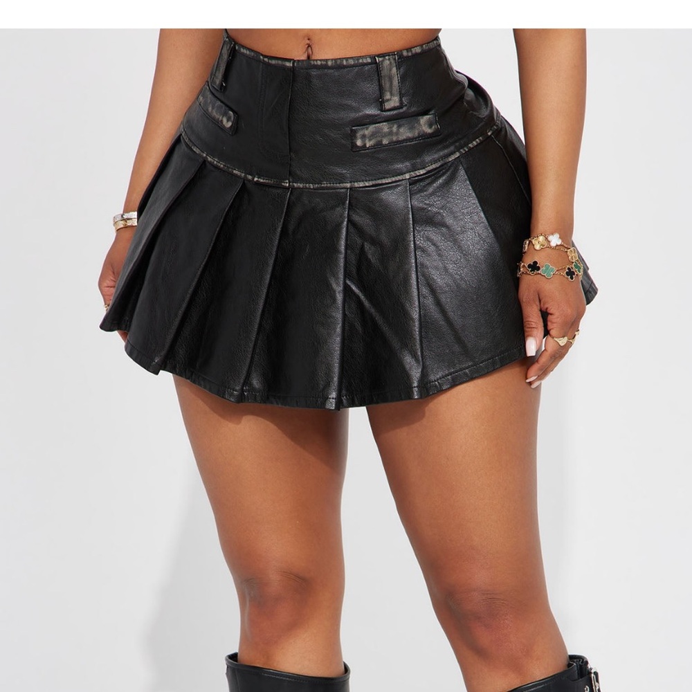 Fashion Nova black mini leather skirt